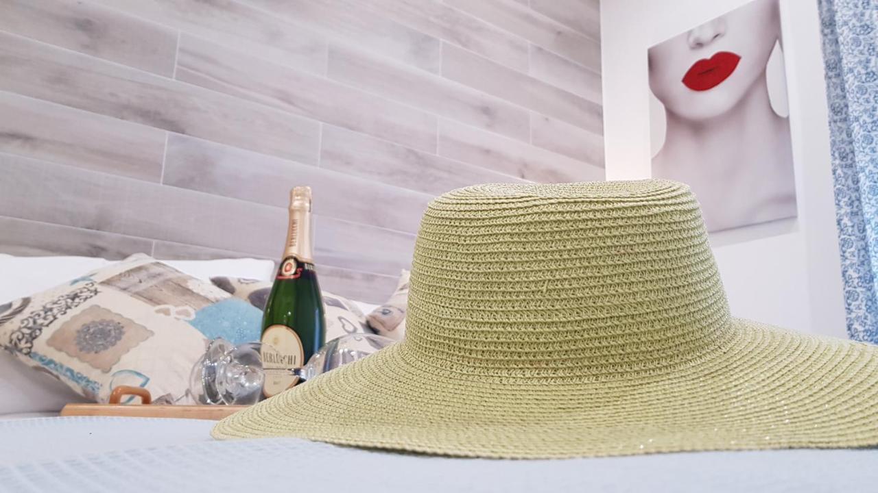 Martin Holiday Apartments Giardini Naxos Ngoại thất bức ảnh